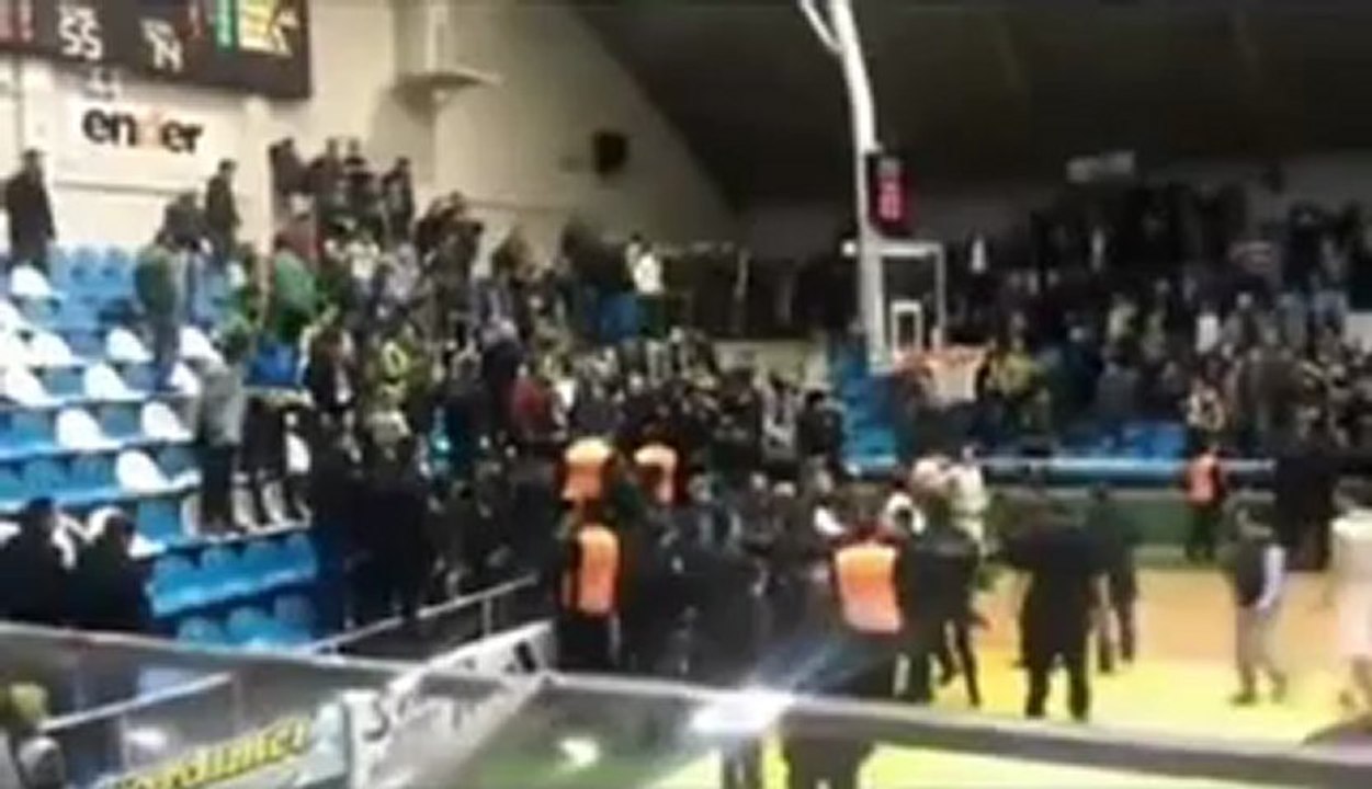 Polis, kriz geçiren çocuğu böyle copladı! Videosu - Haber7 - Haber - Haberler - Son Dakika Haberleri_xvid