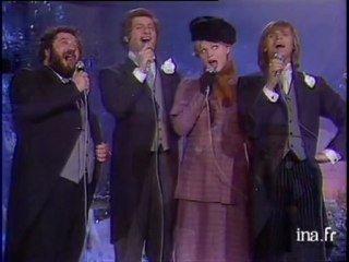 Carlos, Joe Dassin, Jeane Manson et Dave dans des extraits de chants de Noël