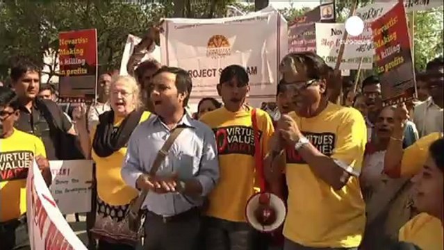 Guerra di farmaci: nuove proteste in India contro Novartis