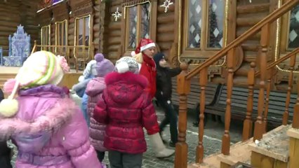 Moscou: des milliers d'enfants affluent pour voir Grand-père Gel