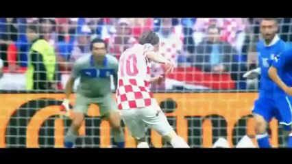 Tổng hợp những khoảnh khắc bóng đá 2012