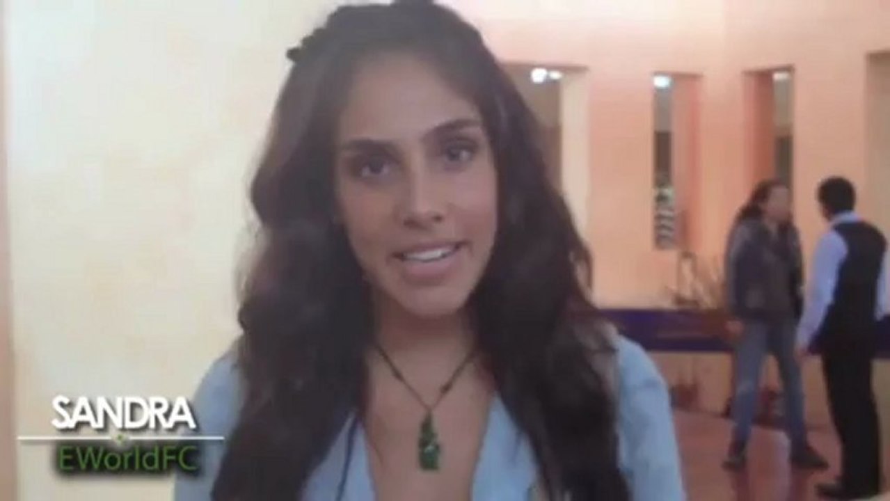 Sandra Echeverria Envia Saludos a sus Fans desde el set de La Guia De Turistas