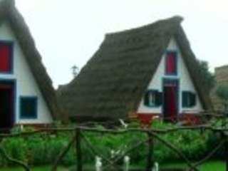 Santana mit seinen Dreieckshäuschen auf Madeira