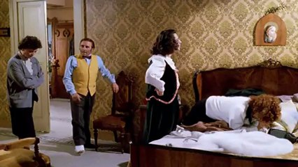 Le volpi e il cammello. Dal film "Benvenuti in casa Gori".