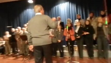 Evlerinin Önü Tahta Daraba