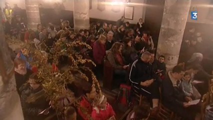 Orival (76) : marche aux flambeaux et messe troglodyte