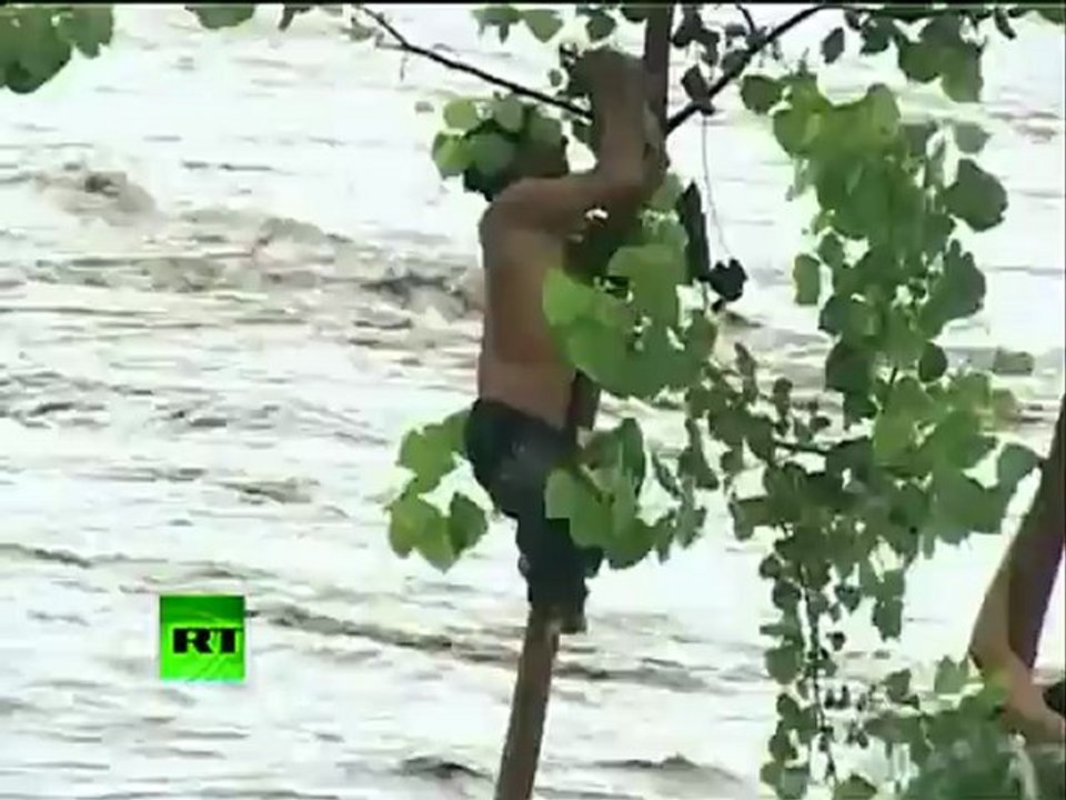 Pakistan flood death toll over 800, state of emergency declared