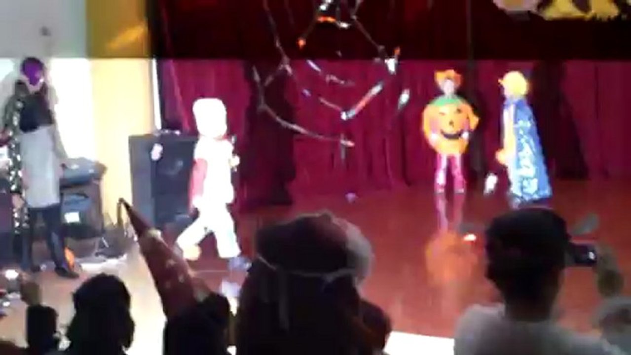 Shengpin "Halloween Catwalk"