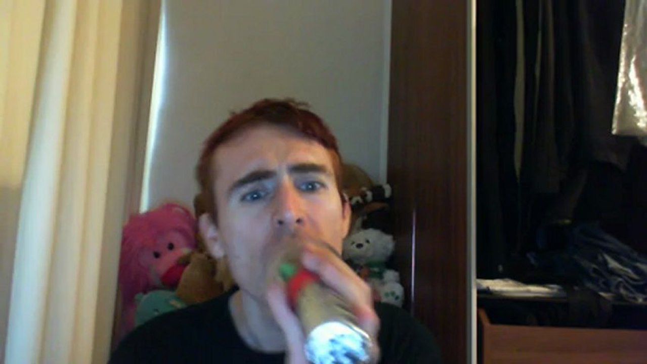 Wiwi égratigne "local rock" de Charlélie Couture