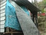Yağmurdan korunmak için evin tavanına battaniye astılar - CİHAN