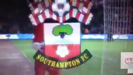 Kerstman scheurt uit broek bij Southampton v Sunderland
