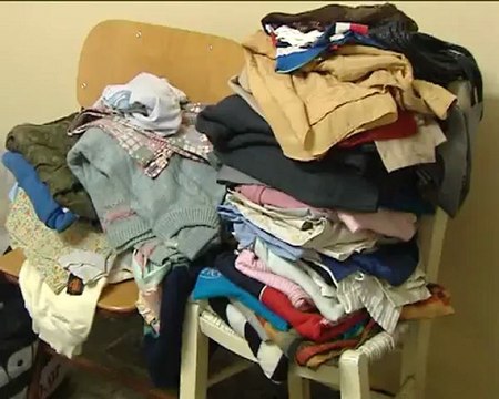 Λαμία: Μοίρασε τρόφιμα η Χρυσή Αυγή.