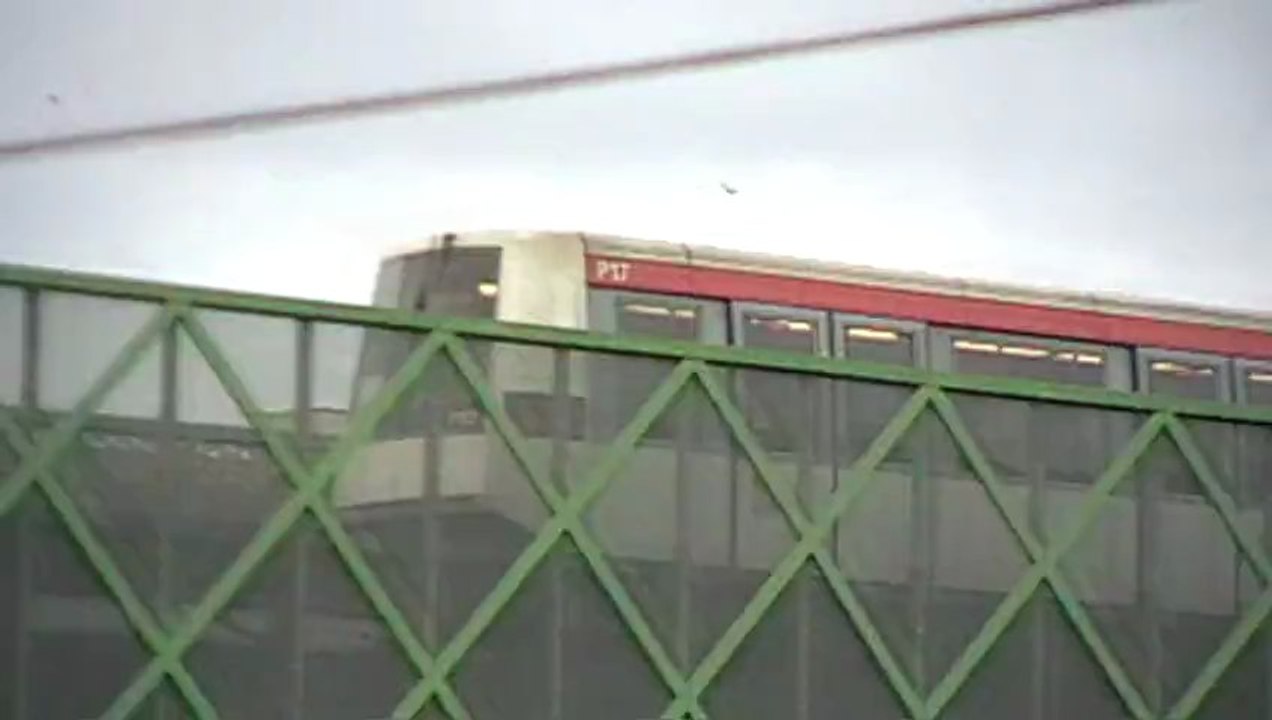 VAL206 et VAL208NG : Vue sur le viaduc de la station Jolimont sur la ligne A du métro de Toulouse