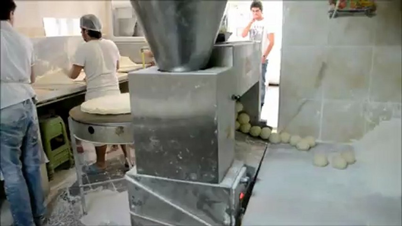 LAHMACUN HAMURU KESME VE YUVARLAMA MAKİNASI WWW.KOPUZMAKİNA.COM