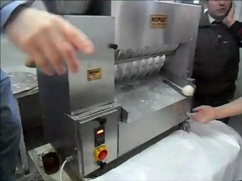 HAMUR KESME VE YUVARLAMA MAKİNASI-YUVARLAMA MAKİNESİ-CEVİRME MAKİNESİ-WWW.KOPUZMAKİNA.COM