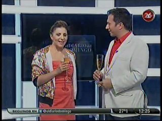 Karina K cantó en el Diario del Domingo, con Luis Bremer
