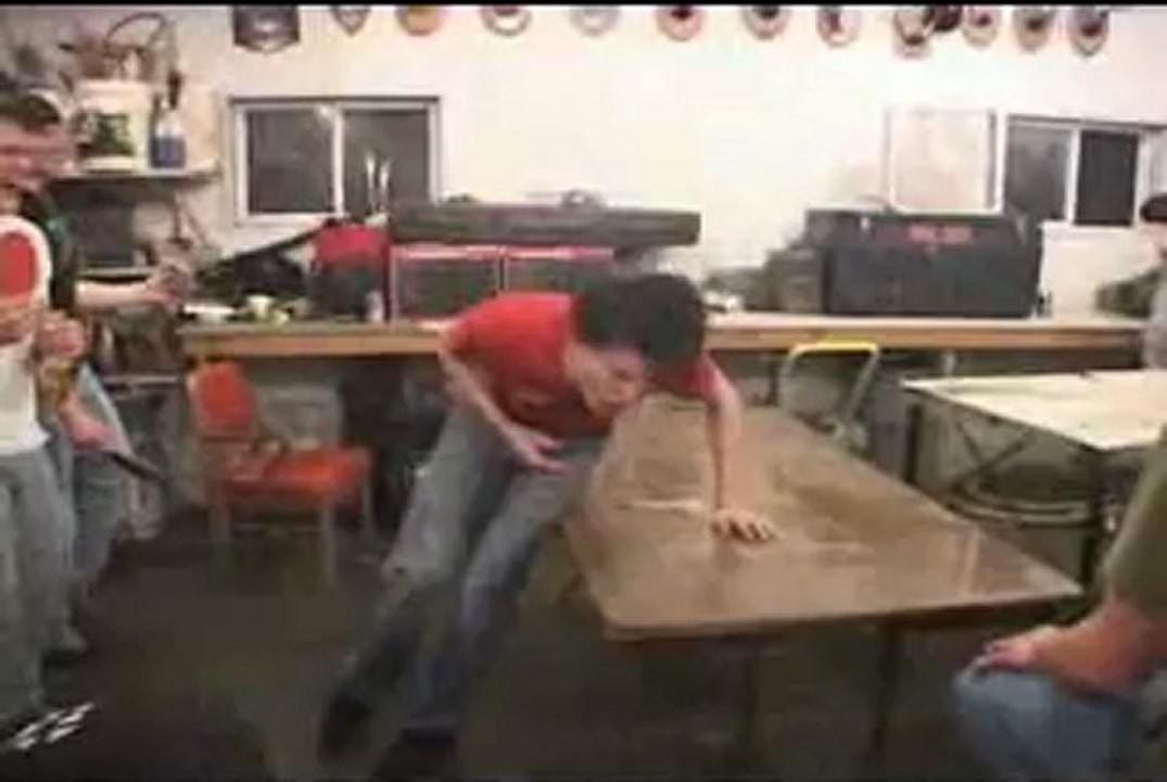 IDIOTA LÁ DO LICEU