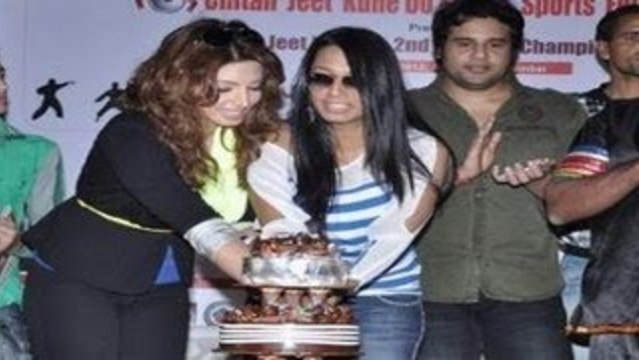 Bollywood Celebs Celebrate Bruce Lee's Birthday