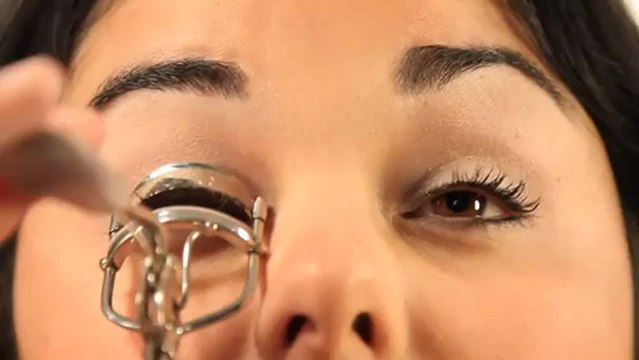 Skin Considerations When Applying Makeup