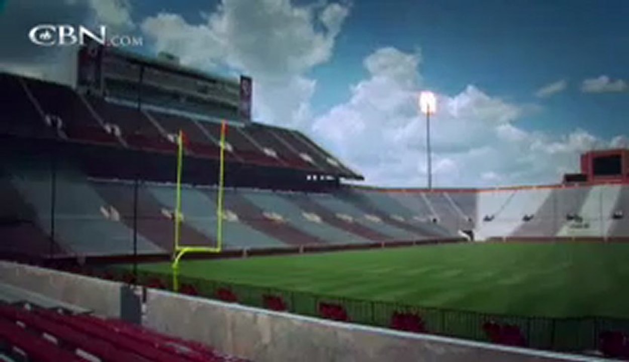 NFL Star Adrian Peterson - CBN.com