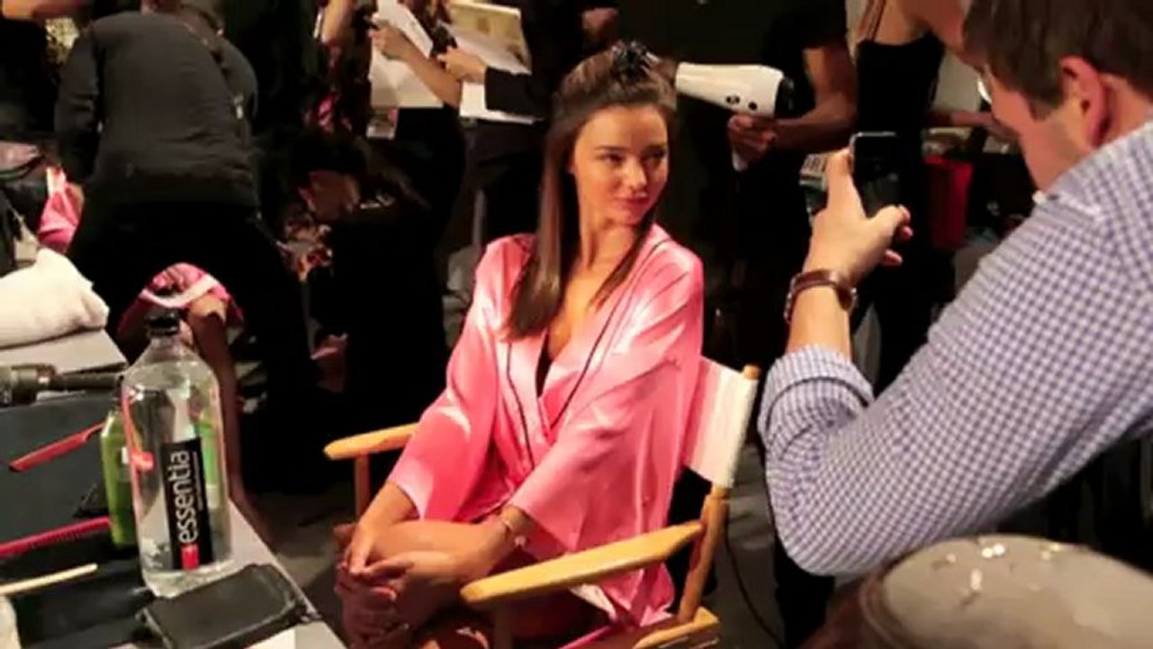 Miranda Kerr als Weihnachtsgeschenk