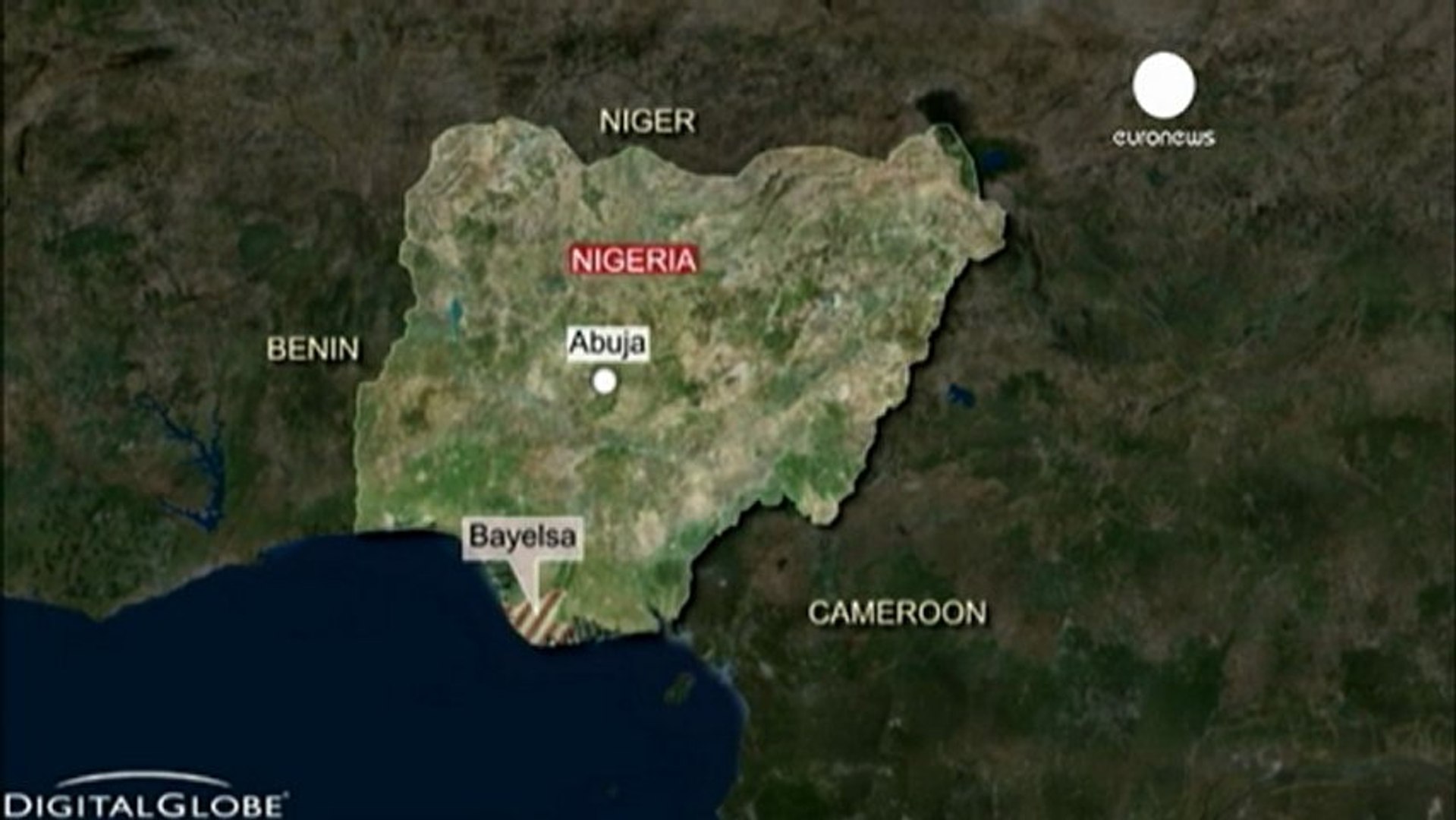 Nigeria searches for pirates who seized 4 people