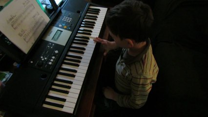 débuts d'Antoine au piano
