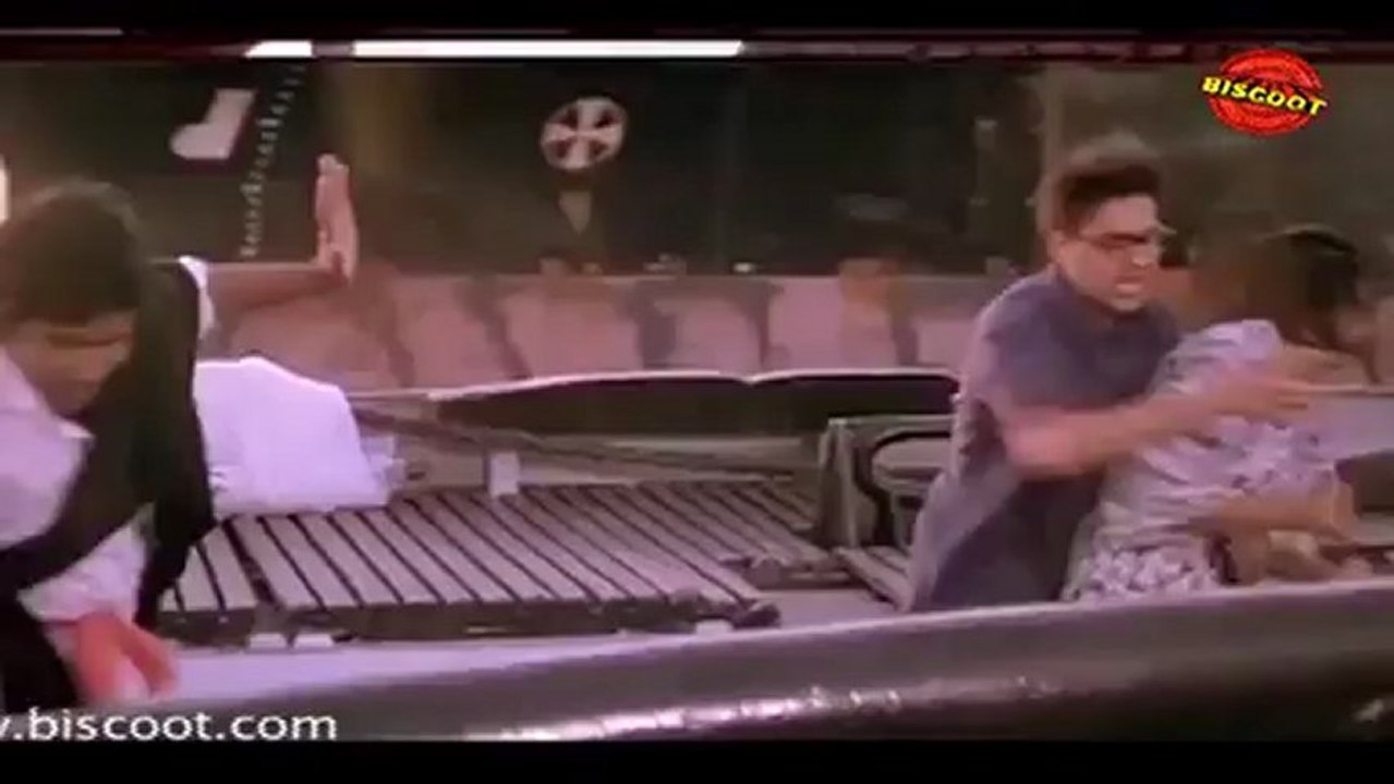 Hum : (Comedy Scene)   Amitabh Bachchan, Kimi Katkar 02