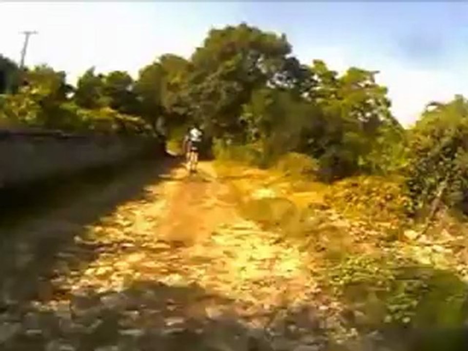 vtt contre moto