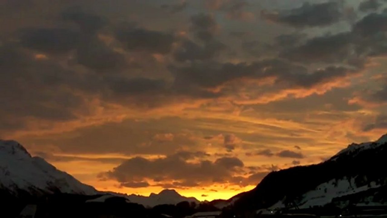 Jet TC ARD Abendhimmel Airport Samedan St. Moritz