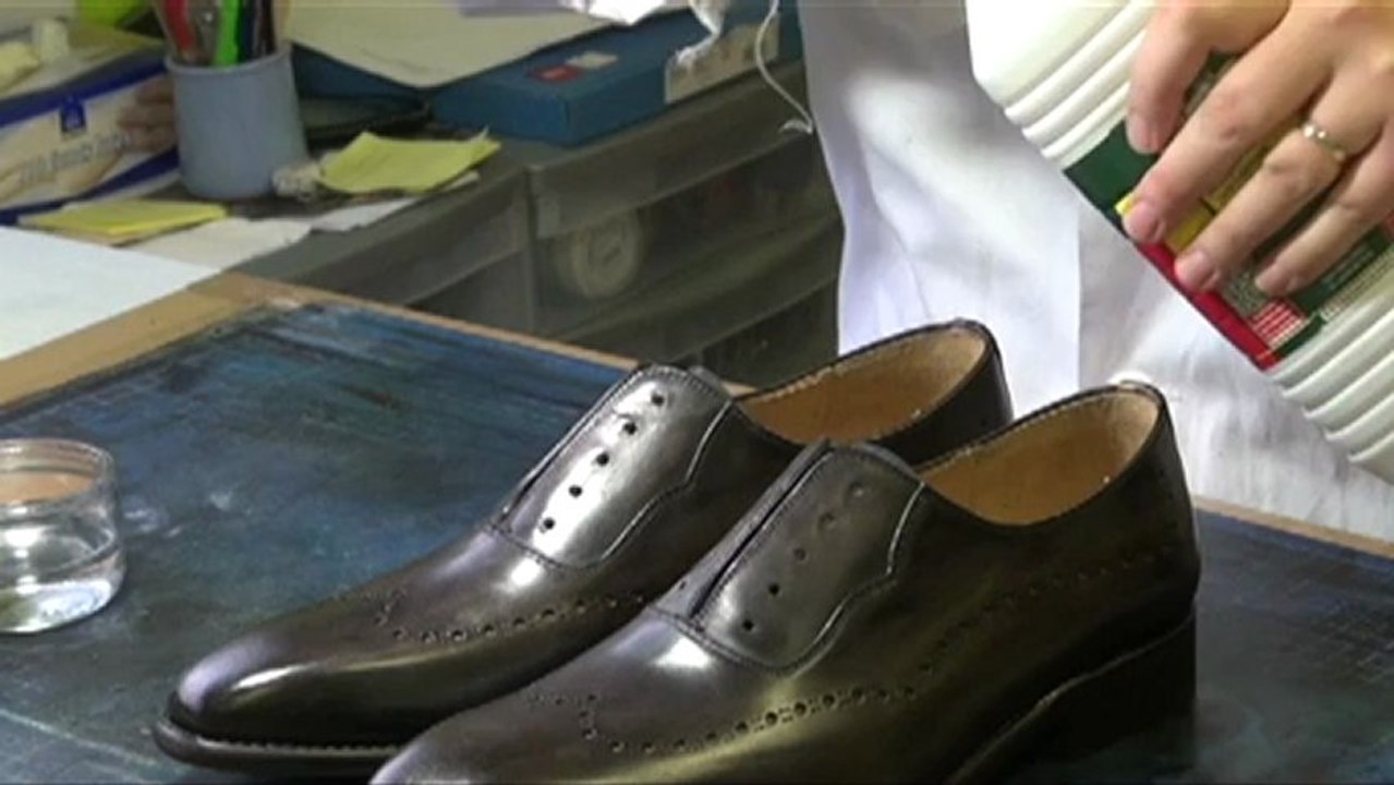 Patiner des chaussures en cuir - Etape décapage