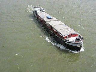 Rotterdam, Pays-Bas : passage grand bateau