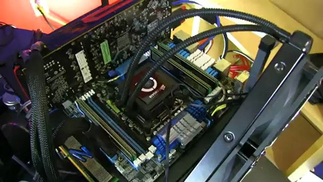 RAM Memory Troubleshooting & Diagnosis Part 1 Linus Tech Tips