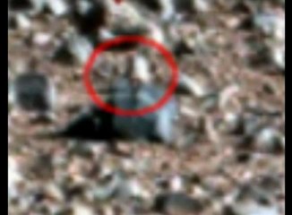 Mars . anomalie?.Qui observe .curiosity sur Mars?.