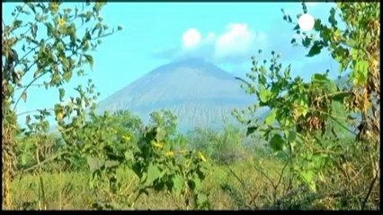 People refuse to flee Nicaraguan volcano