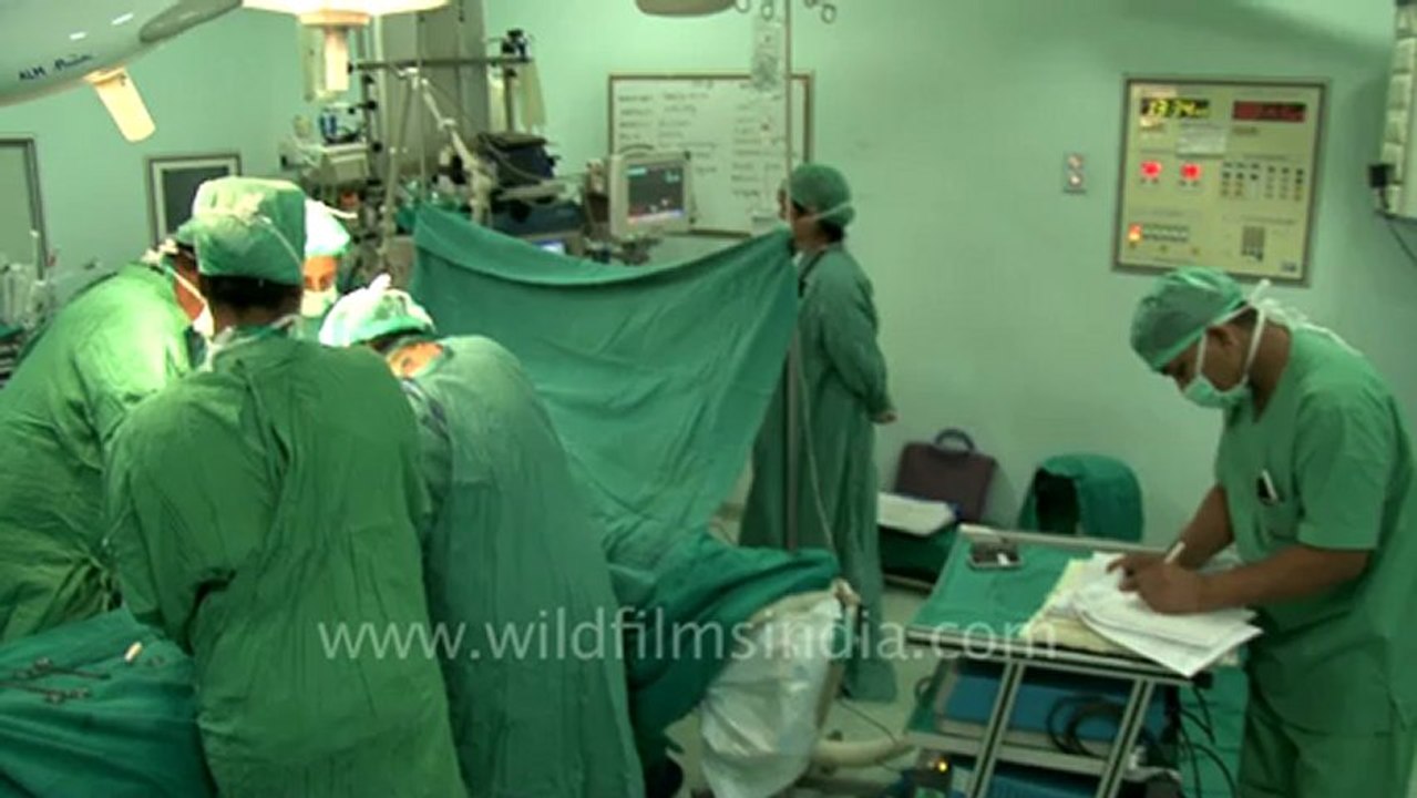 Max hospital-removal of uterus- operation .mov