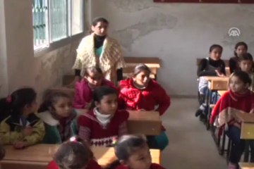 Bombardıman altında eğitim