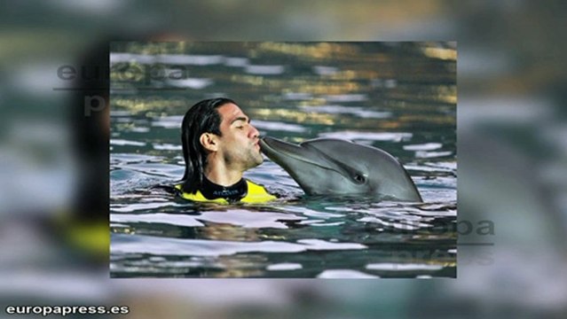 Falcao y su mujer disfrutan entre delfines