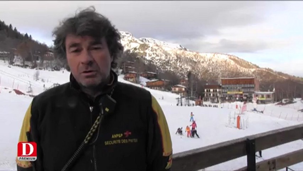 Les vacanciers profitent de la montagne et du ski aux Monts d'Olmes