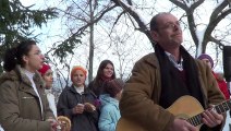 Cantautorul Radu Ştefan si colindatorii din Dorobanţ-Iasi
