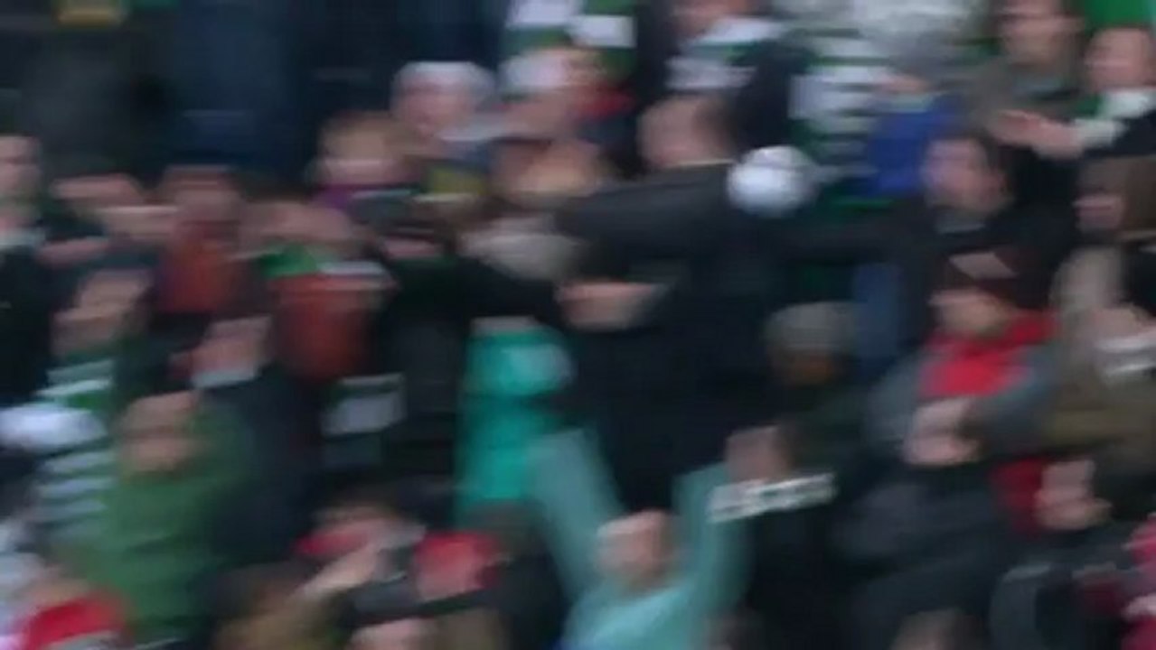 Μπάλα βάζει τα γυαλιά σε φίλαθλο της Σέλτικ. Τρόπος του λέγειν.