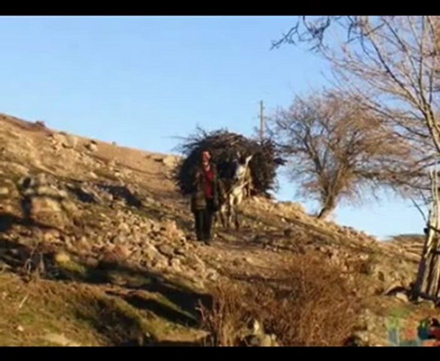 KAPININ ÖNÜNDE U.H. - MEHMET BALAMAN