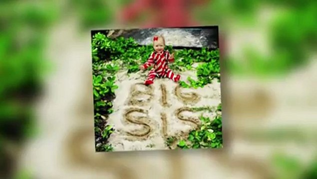 Jessica Simpson Hides Baby Bump on Beach