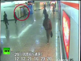 Fugitif arrêté par le croche pied d'un citoyen