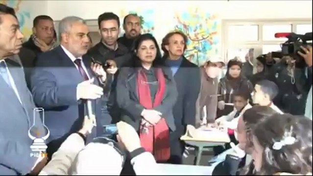 اعبد الاله بنكيران رئيس الحكومة المغربية في زيارة لاعدادية الكتبية بسلا والتي تعرض فيها استاذ للاعتداء بالسلاح الابيض من طرف أحد التلاميذ