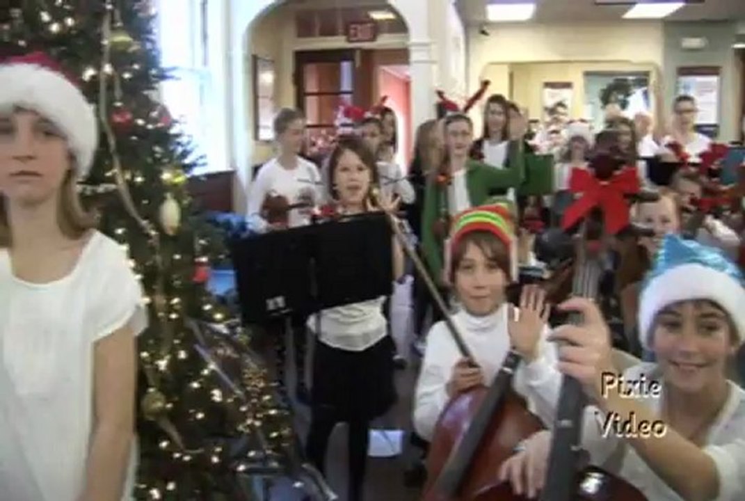 Paco sings "Santa Claus is coming to town"