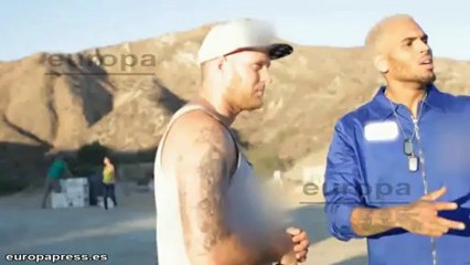 Chris se borra el tatuaje de su ex novia
