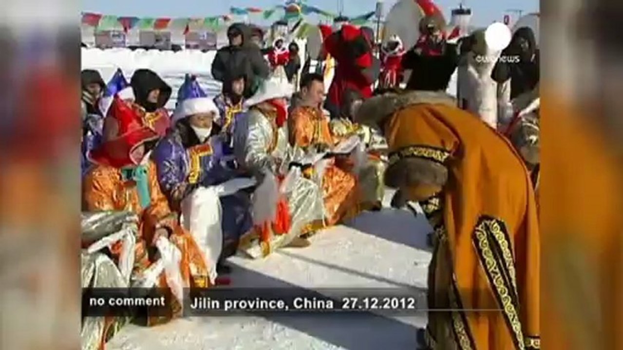 Des pêcheurs chinois font des offrandes à... - no comment