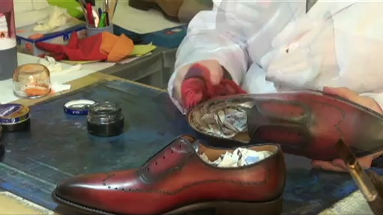 Patiner et personnaliser des chaussures en cuir