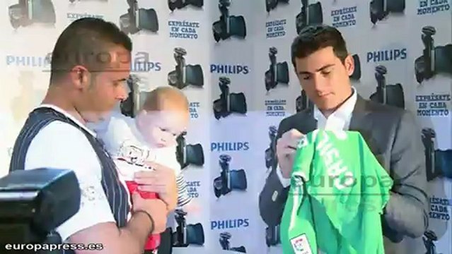 Iker y Sara felicitan la Navidad desde Londres